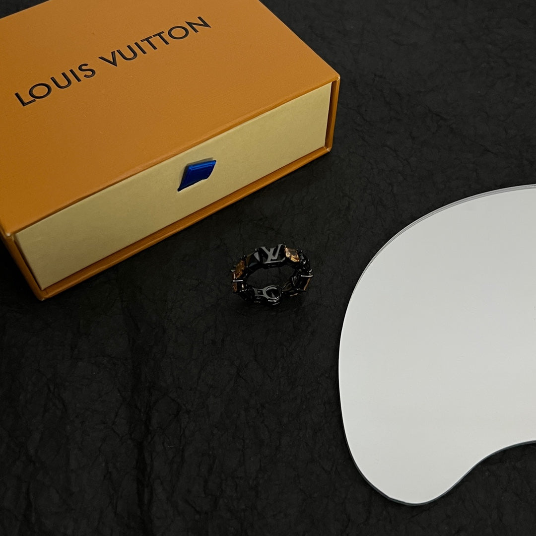 18K Louis Vuitton Light Crystals Ring