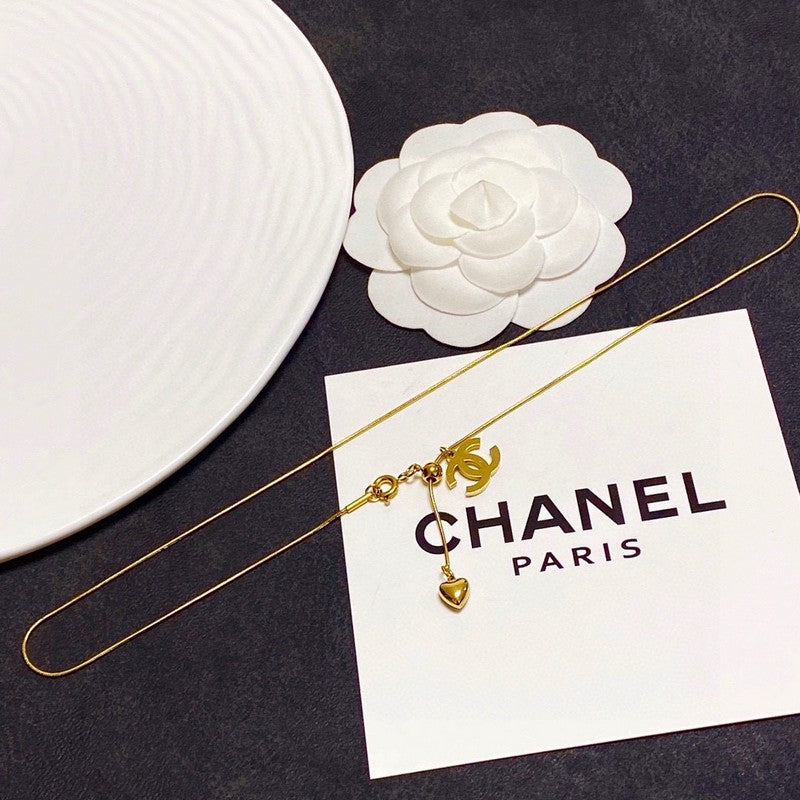 18K  Chanel Heart Pendant Gold Necklace